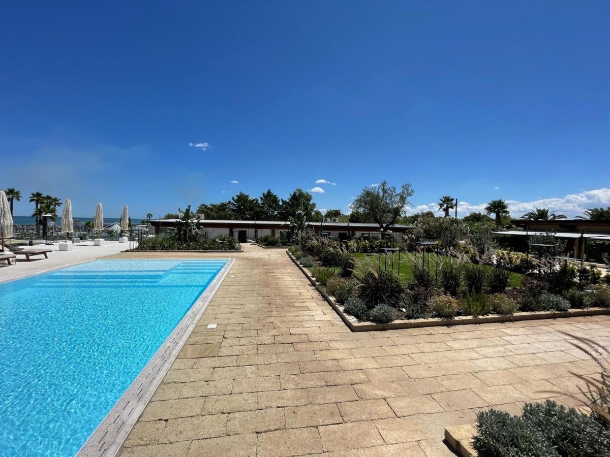 Valerio Resort Beach Club Маргерита-ди-Савойя Экстерьер фото